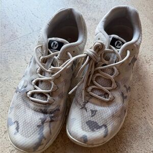Merrell Antora Gray Camouflage Shoes, size 8.5